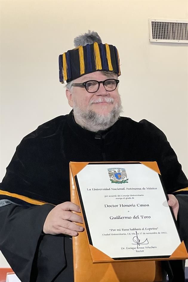 Guillermo del Toro recibe doctorado honoris causa por parte de la UNAM