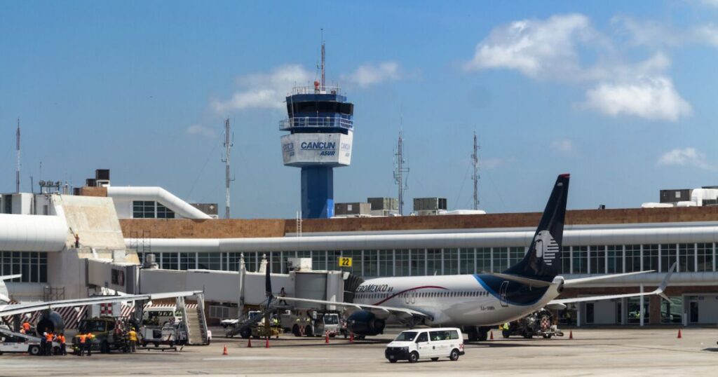 Mujer desaparece en el aeropuerto de Cancún; abordaría un vuelo a Bélgica