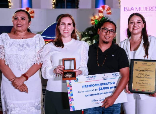 Entregan en Isla Mujeres la Medalla al Mérito Deportivo ‘Hugo Ravell Magaña’