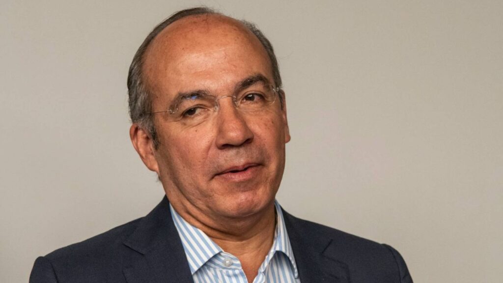 Felipe Calderón logra permiso de residencia en España; dará clases