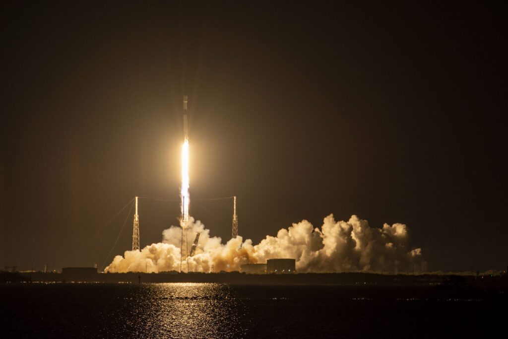 SpaceX lanza los primeros satélites de nueva generación para Starlink