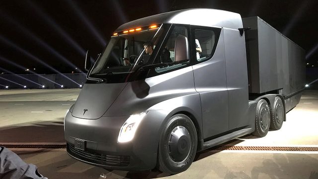 Tesla entrega las primeras unidades de Semi, su camión pesado eléctrico