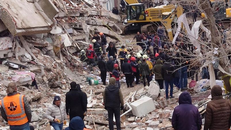 Terremoto de magnitud 7.8 en Turquía y Siria, deja más de 1, 600 muertos