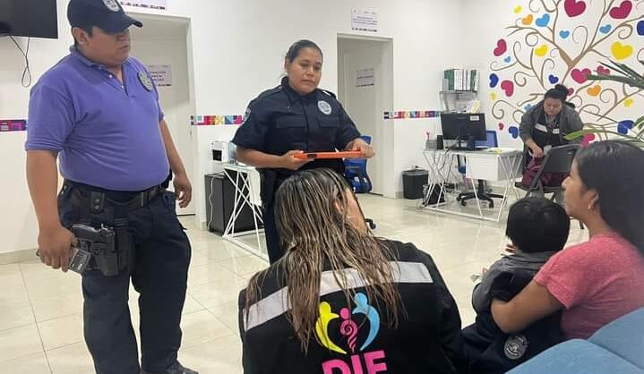 Isla Mujeres: policías resguardan a niño de 3 años, que deambulaba en la calle