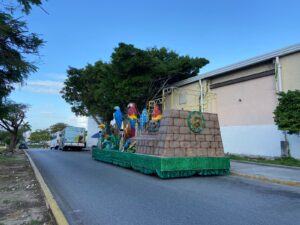 Llegan los primeros carros alegóricos para el desfile del Carnaval en Cancún 