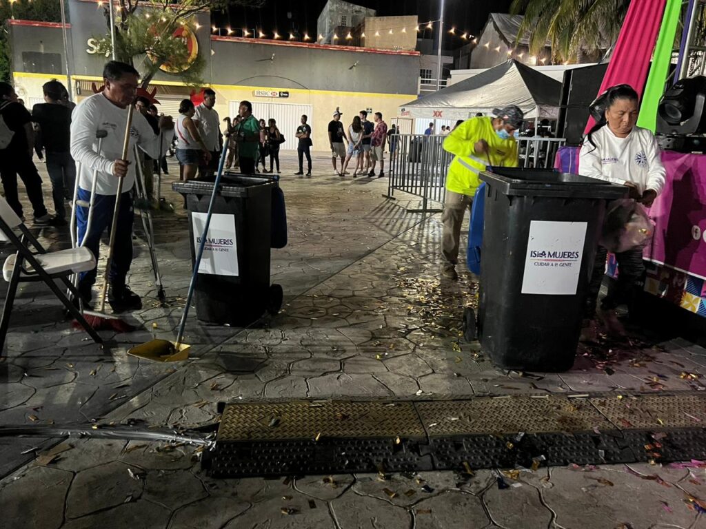 Refuerzan limpieza en Isla Mujeres con motivo del Carnaval "Soy Caribe 2023"
