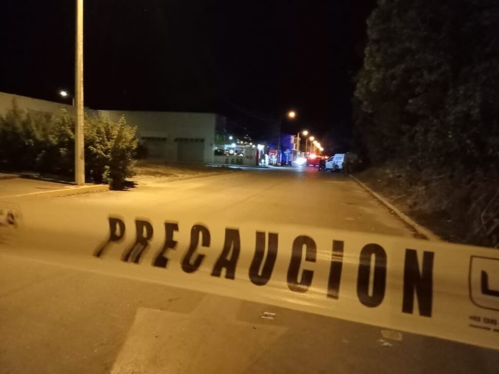 Ataque armado en pizzería de Puerto Morelos deja una mujer muerta y otra herida