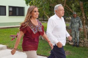 AMLO y Mara Lezama supervisan obras del Tren Maya en Quintana Roo 