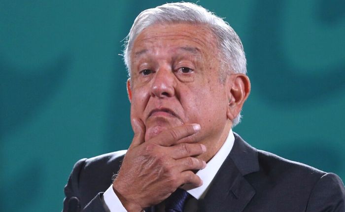 “Calumniador y chueco”: AMLO arremete contra abogado de García luna