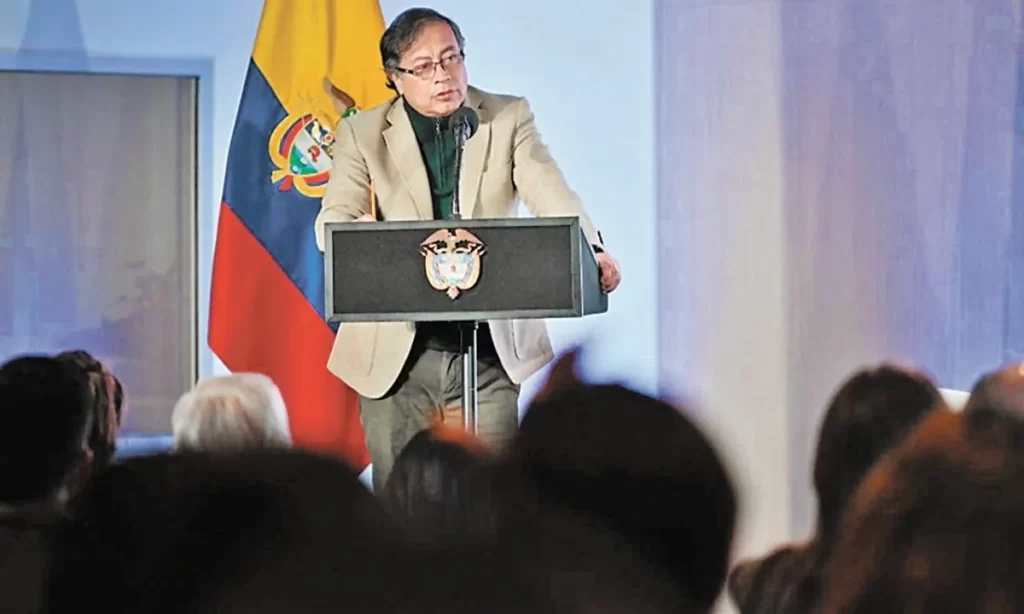 A solo 6 meses de su gobierno, presidente de Colombia anuncia cambios en su gabinete