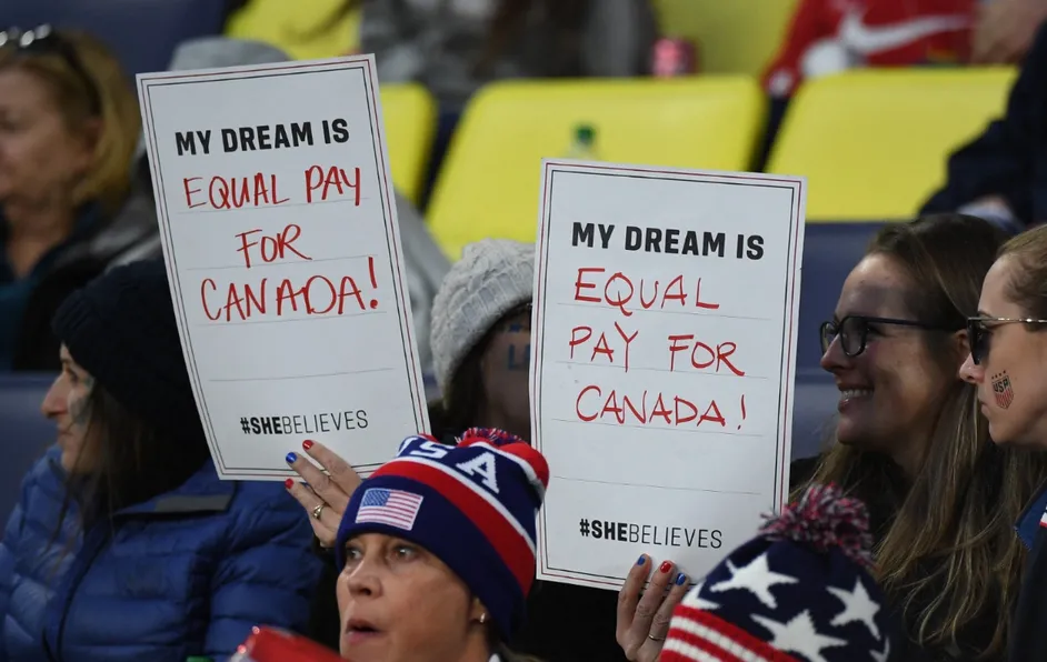 Continúan con protestas: Exigen en Canadá pago igualitario en el futbol