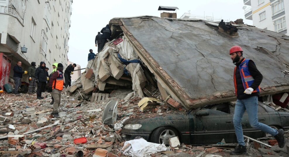 Número de muertos por terremoto en Siria y Turquía aumenta a más de 20 mil