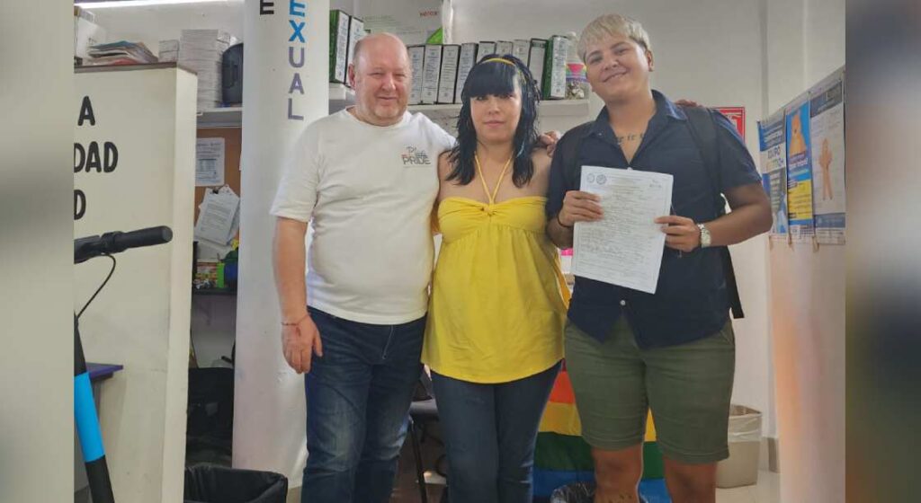 Entregan la primera acta de nacimiento con género no binario en Quintana Roo