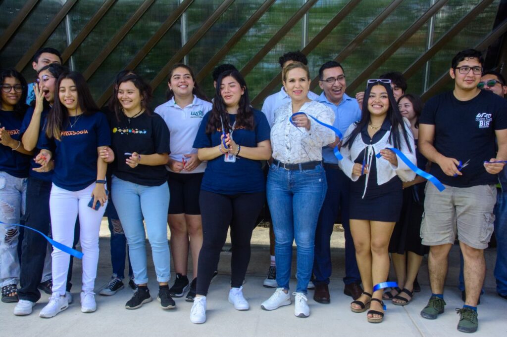 Lili Campos inaugura paradero para estudiantes en Solidaridad