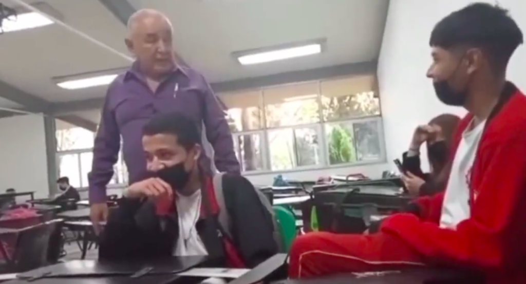 Maestro de CBTIS reta a alumno a una pelea en Hidalgo (VIDEO)
