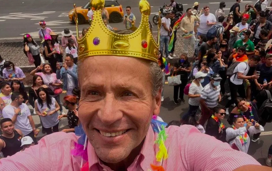Alfredo Adame será embajador a la marcha de orgullo gay 2023 en CDMX