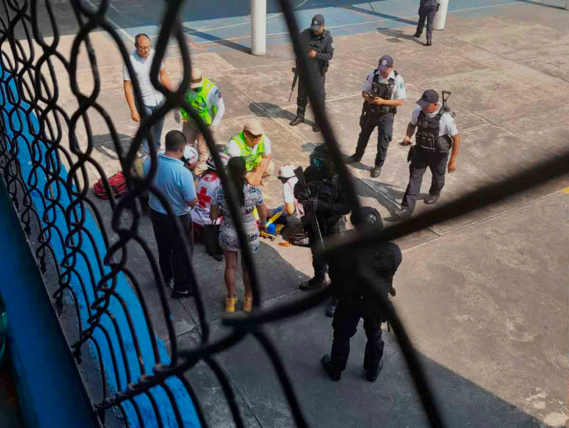 Niño víctima de bullying se lanza de un segundo piso en primaria de Veracruz