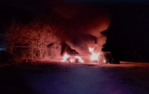 Reportan incendio de volquetes en Chetumal, 3 unidades fueron calcinadas