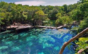 Cenotes de Quintana Roo para visitar en Semana Santa azul
