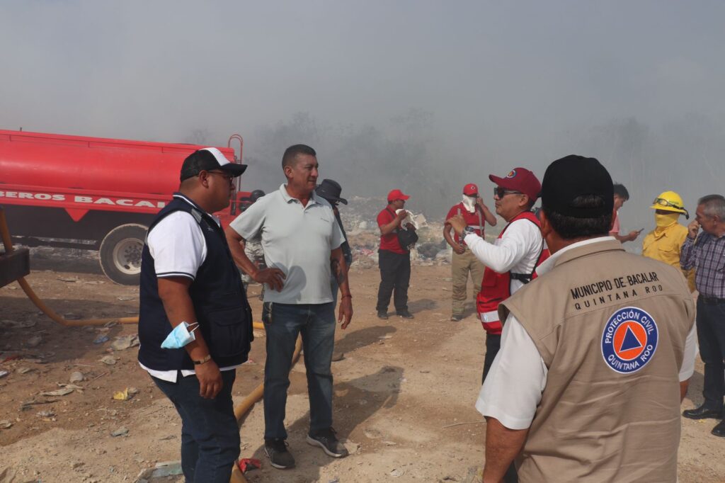 Trabajan para combatir incendio en basurero de Mahahual; no se reportan lesionados