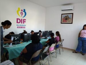Fortalecen programa “Mujer es Vida” en Isla Mujeres