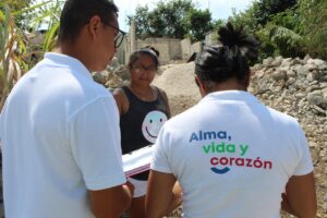 Ciudadanos de Puerto Aventuras reciben techos dignos en campaña "Alma vida y corazón"