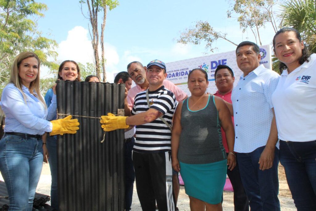 Ciudadanos de Puerto Aventuras reciben techos dignos en campaña "Alma vida y corazón"