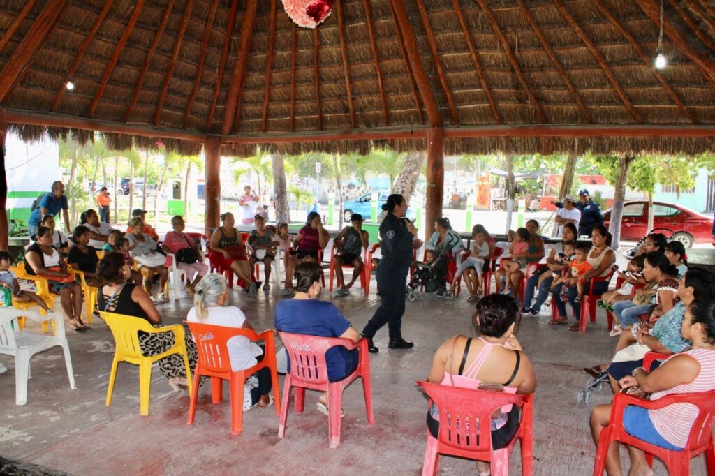 Seguridad Pública de Puerto Morelos imparte pláticas a mujeres a través de Grupo Geavig