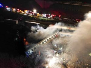 Choque de trenes en Grecia deja al menos 36 muertos y más de 80 heridos