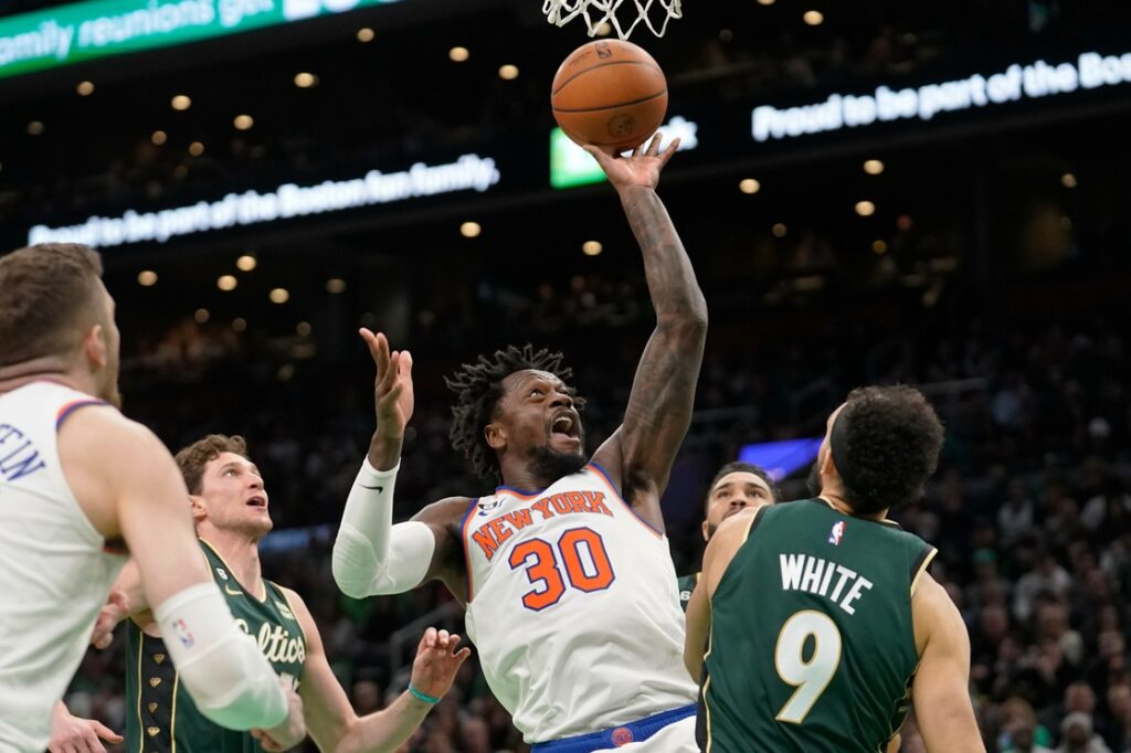 Luego de intenso duelo contra Celtics, obtiene Knicks novena victoria seguida