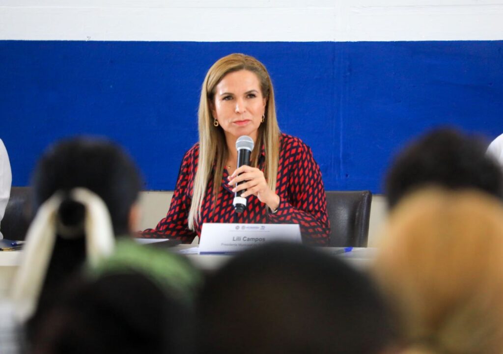 Lili Campos firma convenio anticorrupción en Solidaridad