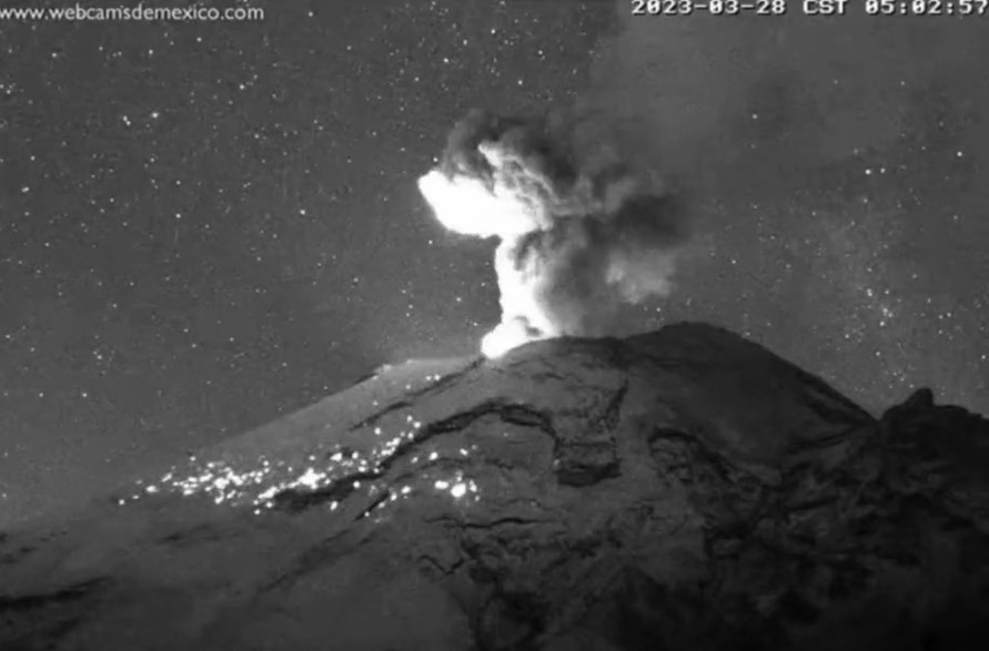 Popocatépetl registra explosión durante la madrugada (VIDEO)
