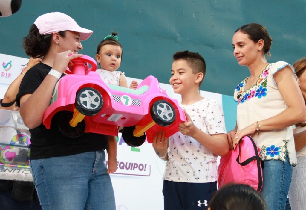 Con gran fiesta celebran el Día del Niño en el Beto Ávila, Cancún 