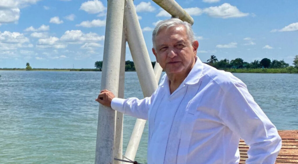 (AMLO) destacó que Tabasco volvió a ser el estado con mayor extracción de petróleo del país y tiene un mayor crecimiento económico.