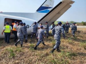 Avión procedente de Cancún pierde control y aterriza en área verde de Guatemala