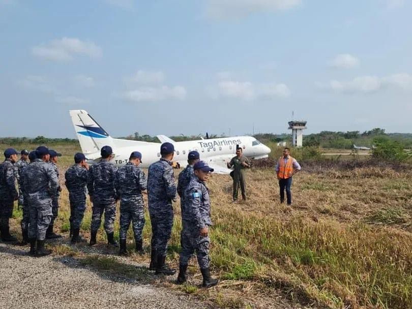 Avión procedente de Cancún pierde control y aterriza en área verde de Guatemala