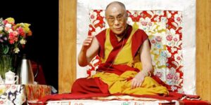 Tras polémica, piden arrestar al Dalái Lama por abuso infantil