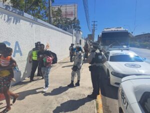 Guardia Nacional asegura 49 indocumentados haitianos, venían hacia Cancún
