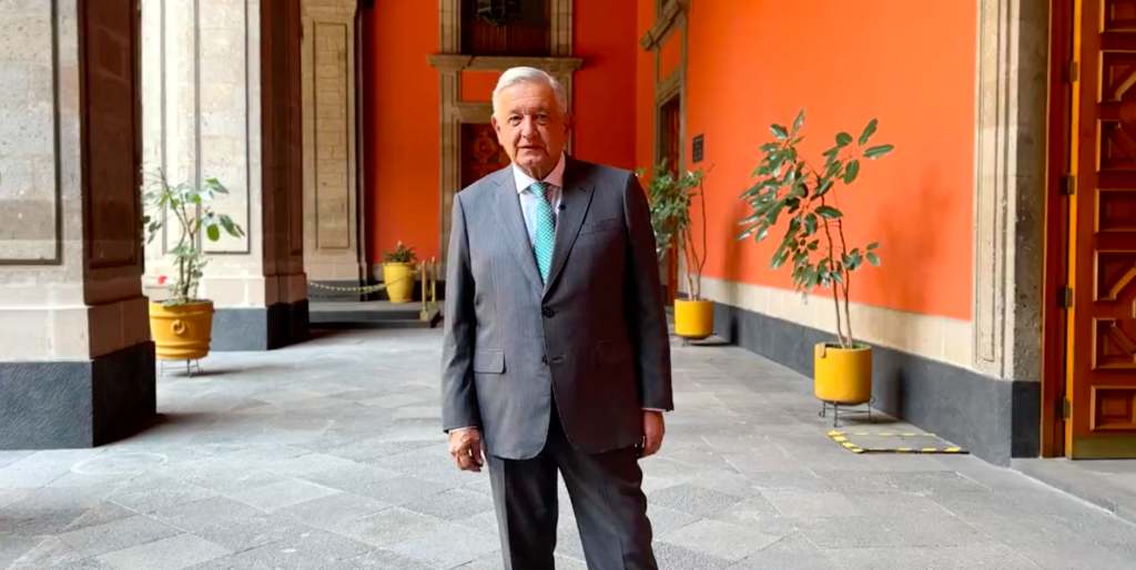 AMLO reaparece tras dar positivo a COVID-19 y desmiente rumores sobre su salud