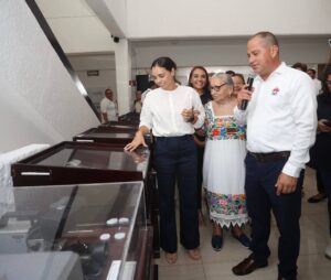 Ana Paty Peralta recorre Tunel de la Historia en marco del Aniversario 53 de Cancun 3