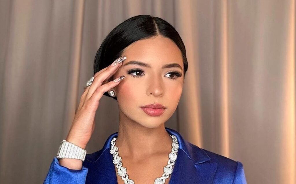 Angela Aguilar es criticada en redes sociales por una foto de Instagram