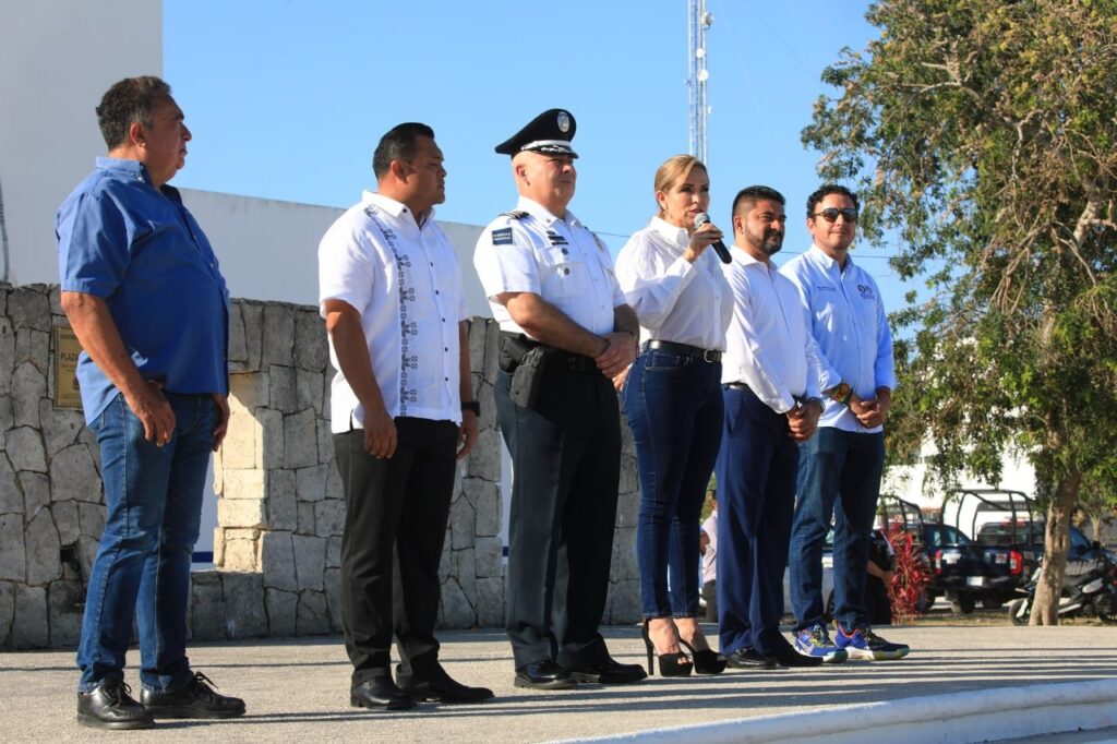 Lili Campos reconoce a los Policías de Solidaridad