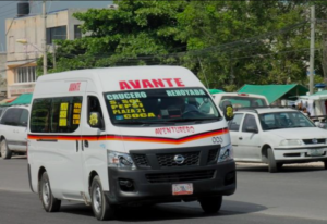 Mujer atropellada por una combi en Cancún graba el momento de su propia muerte