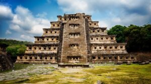 Piramide de los Nichos en el Tajin Veracruz Norte Mexico 1024x575 1