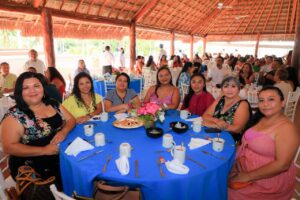 Reconoce Lili Campos labor de educadoras en su dia 3