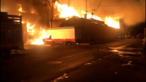 Incendio en Central de Abastos de CDMX totalmente extinguido y con saldo blanco