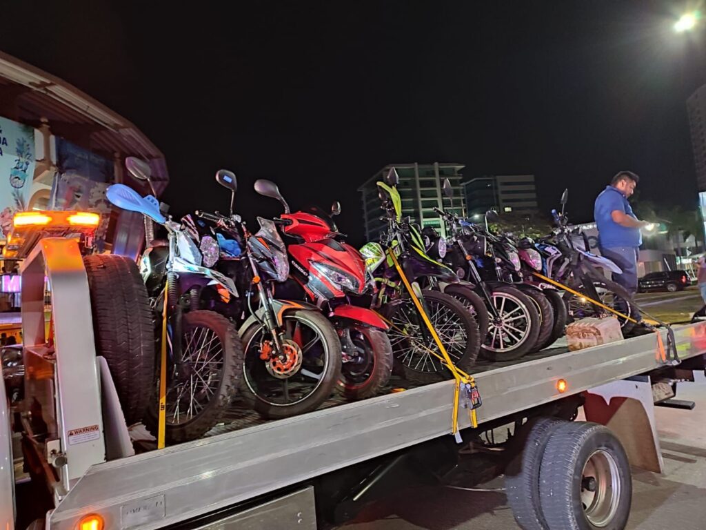 Más de 30 motocicletas, aseguradas luego de operativo en Plaza de Toros de Cancún