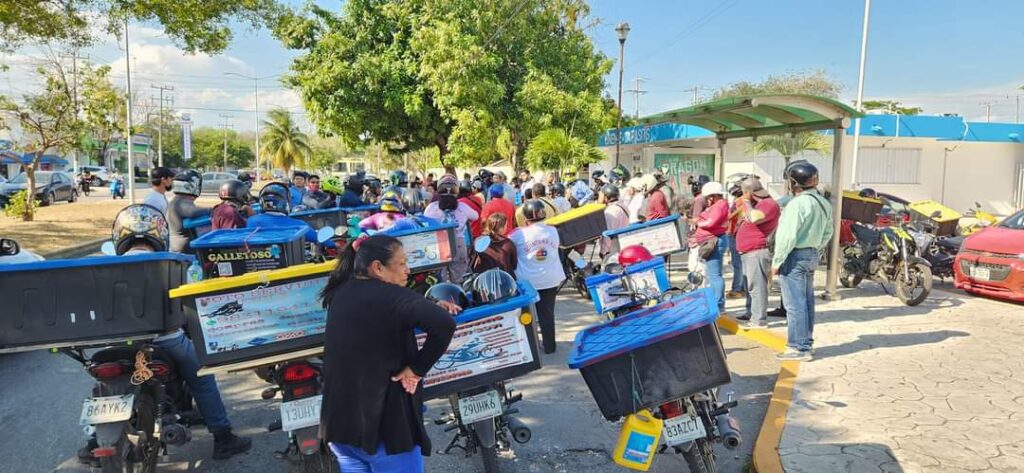 Moto repartidores de Chetumal exigen justicia por muerte de 3 compañeros