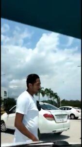 ¡Otra vez! Taxistas de Cancún agreden a Uber; le ponchan las llantas (VIDEO)