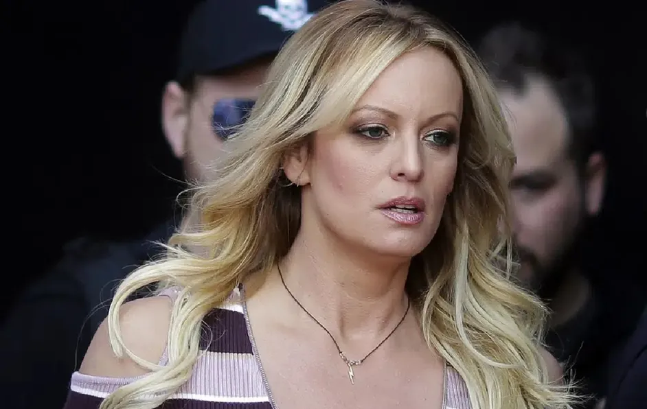 Stormy Daniels pagará gastos legales de Trump, dictamina Tribunal Federal